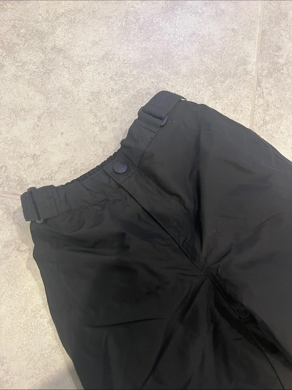• NWOT Children’s place black snow pants, size 7 •